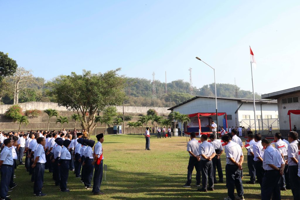 suasana upcara bendera memperingati hut ri ke-80
